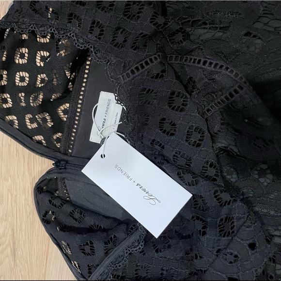 New with tags Lovers&Friends lace top - Picture 3 of 4